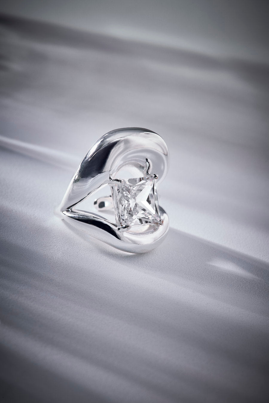 Anel Splendore prata – metal polido com cristal austríaco – anel statement sofisticado