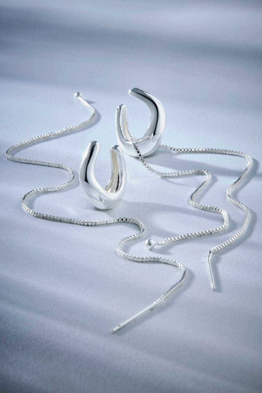 Piercing Delicata dourado – design autoral com corrente alongada removível e formas orgânicas