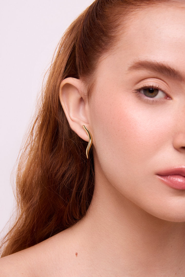 Par brincos prata escultural orgânico onda fluida, leve casual chic