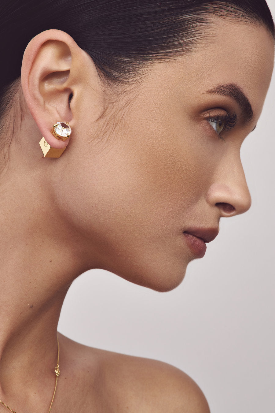 Brinco Splendore P dourado – cristal austríaco circular em design geométrico – joia elegante e luminosa