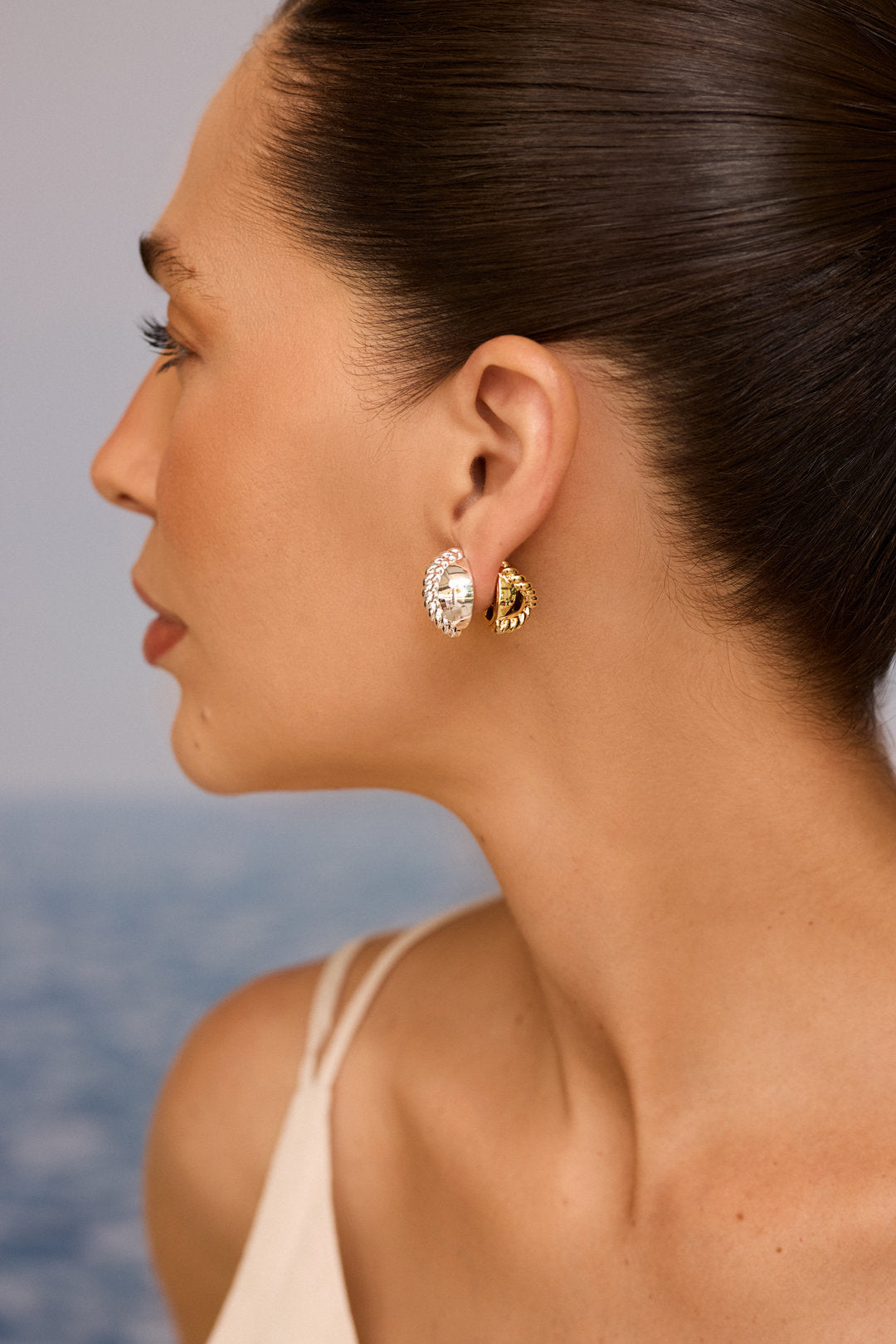 Brinco Laço do Mar Dourado com Prata