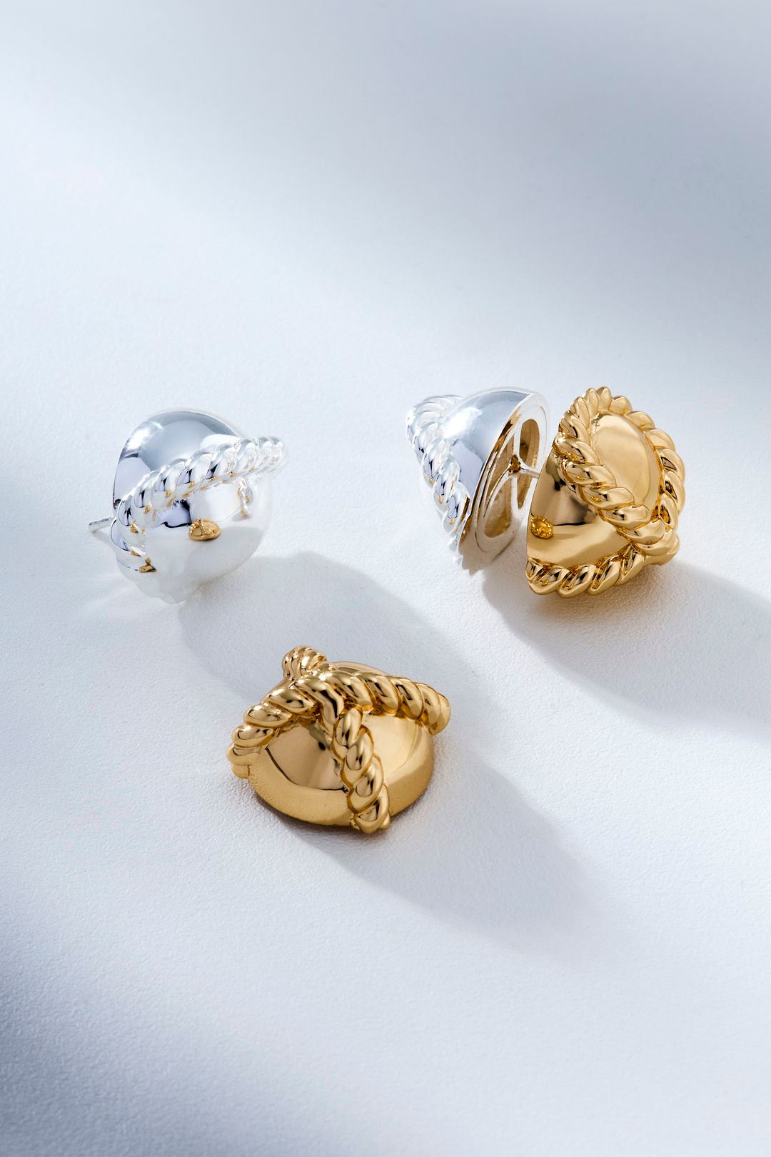 Brinco Laço do Mar Dourado com Prata