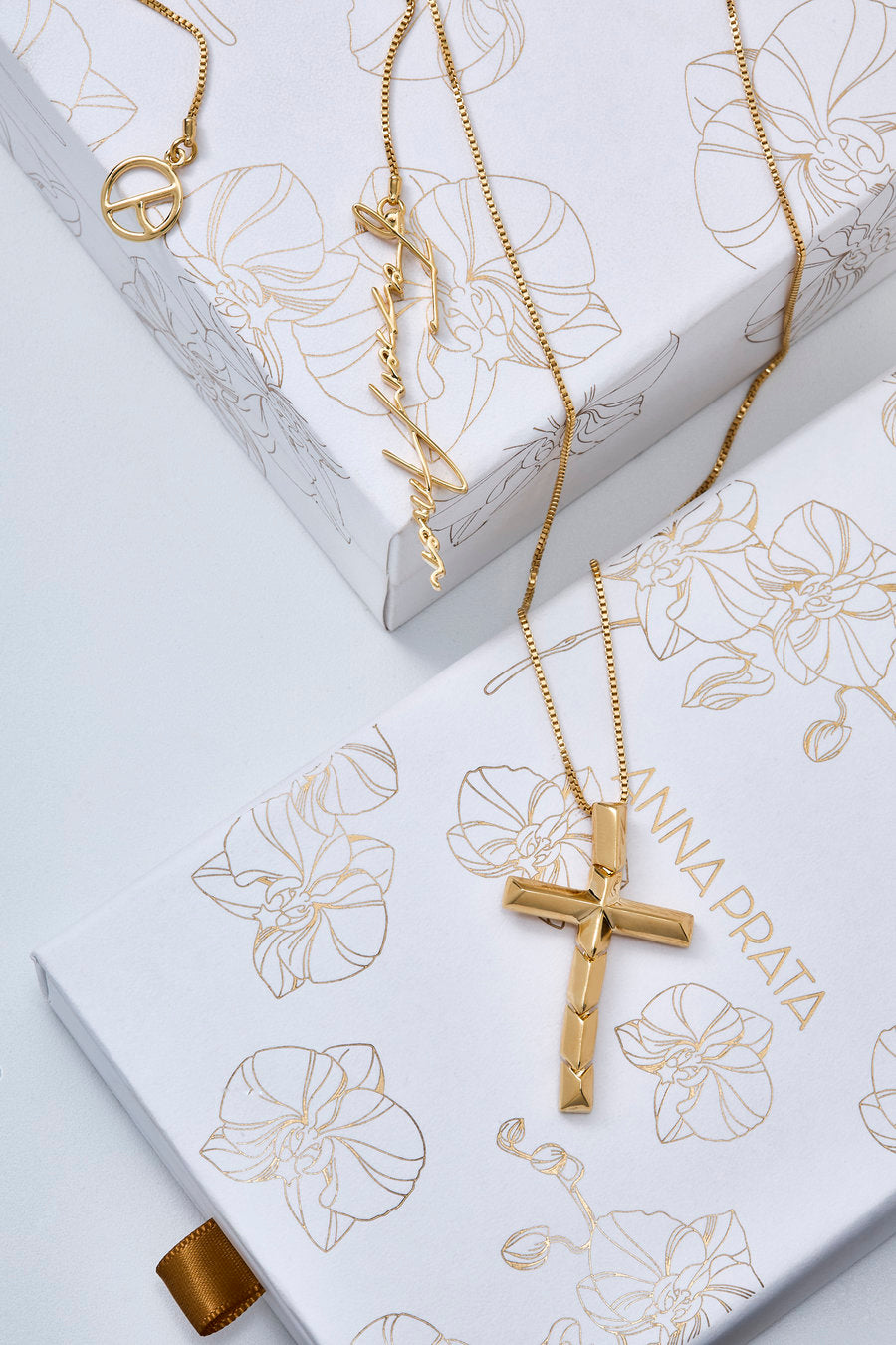 Colar dourado cruz presente dia das mães
