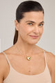  Colar Florescer dourado com pingente relicário de coração e detalhes florais, ideal para presentear com elegância e significado.