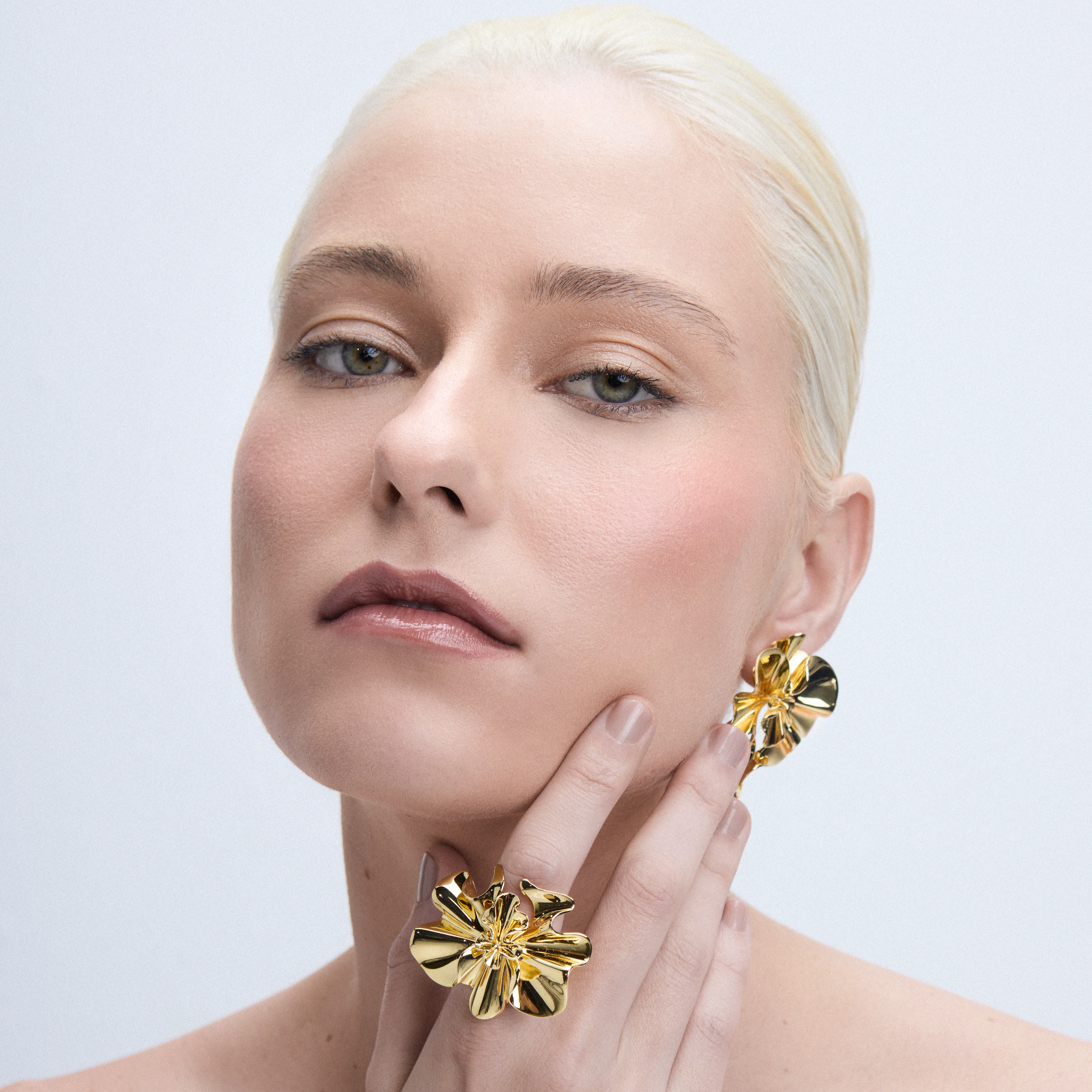 anel-thatyana-design-escultural-dourado