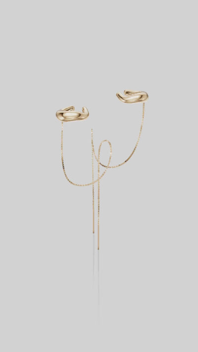 Piercing Delicata dourado – curvas e corrente se encontram em uma composição leve e fluida